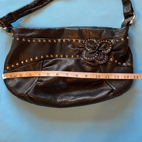 B Makowsky Crescent Shaped Black Pebbled Leather Shoulder Handbag - Picture 6 of 14